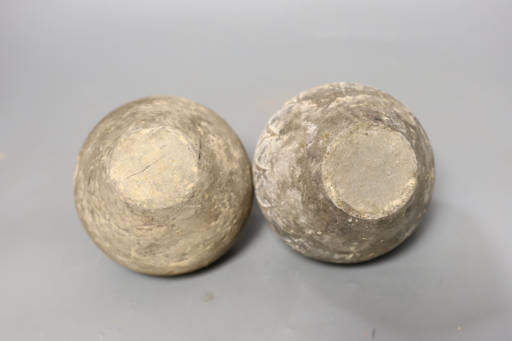 Two Chinese pigment painted grey pottery small jars, Han dynasty (200BCE - 220CE), 11cm high
